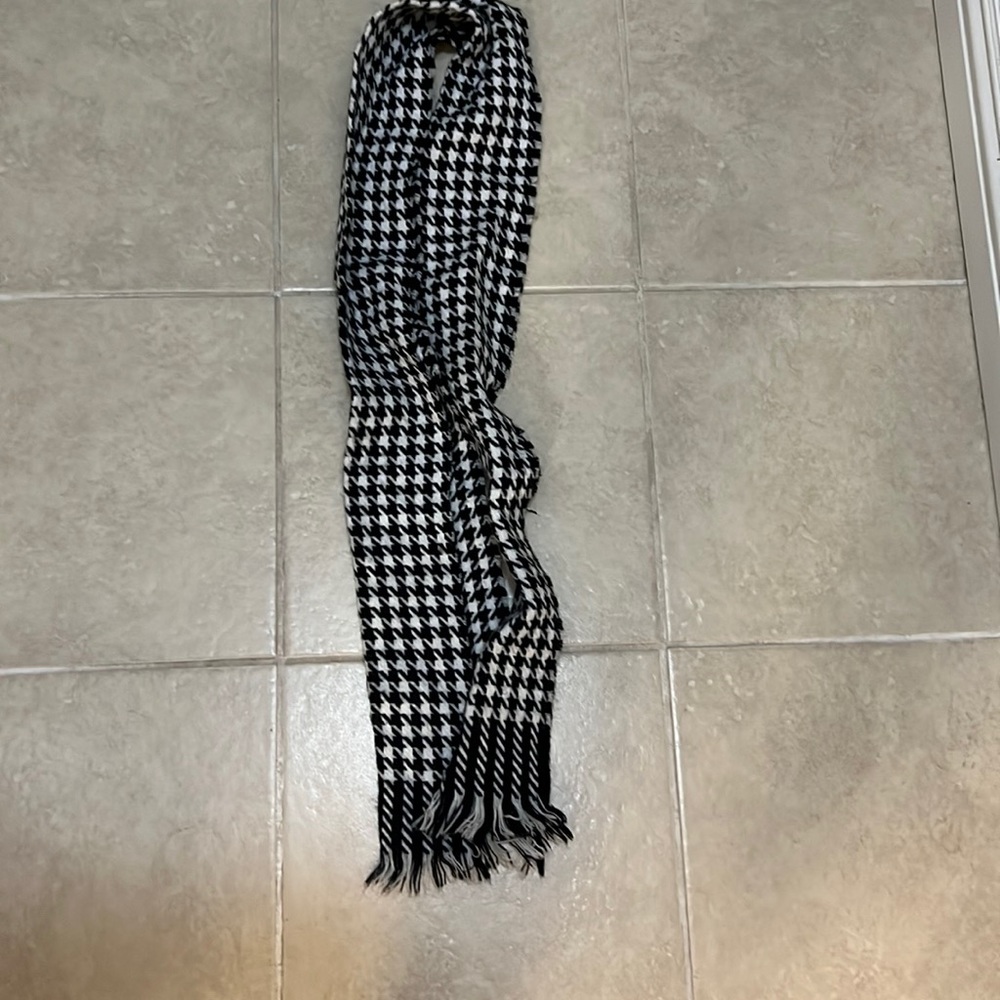 Houndstooth scarf